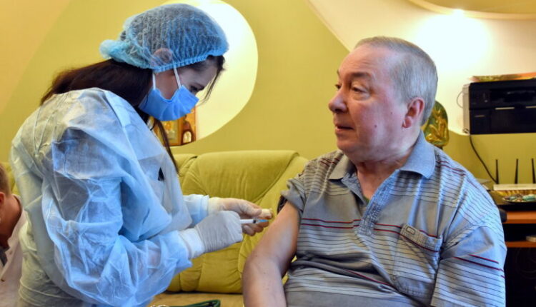 ministry-of-health-of-crimea:-vaccination-against-covid-19-of-elderly-citizens-is-a-chance-to-save-lives