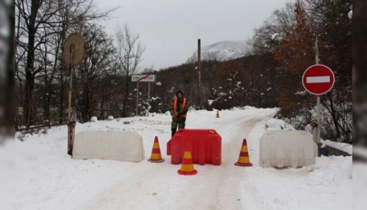 ministry-of-emergency-situations-of-crimea:-the-road-to-the-ai-petri-plateau-is-closed-on-both-sides