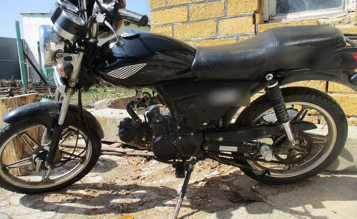 a-suspect-in-two-crimes-has-been-identified-in-the-saksky-district.-stole-a-moped,-iron-plates-and-metal-products