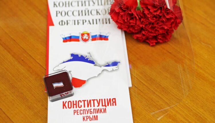 sergey-aksyonov-presented-awards-dedicated-to-the-constitution-day-of-the-republic-of-crimea