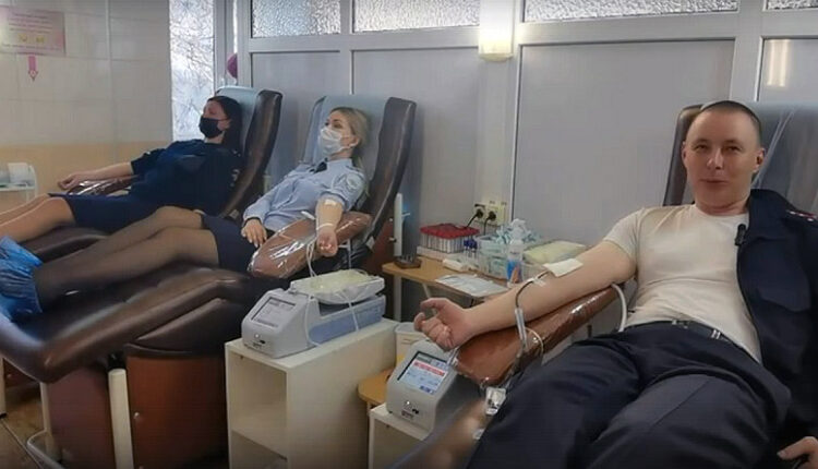 crimean-policemen-took-part-in-blood-donation