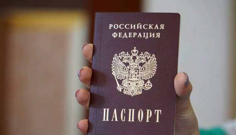 in-crimea,-they-propose-to-issue-russian-passports-to-residents-of-southern-ukraine