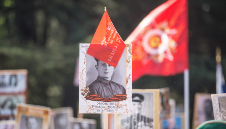 procession-of-the-«immortal-regiment»-in-simferopol-brought-together-tens-of-thousands-of-people