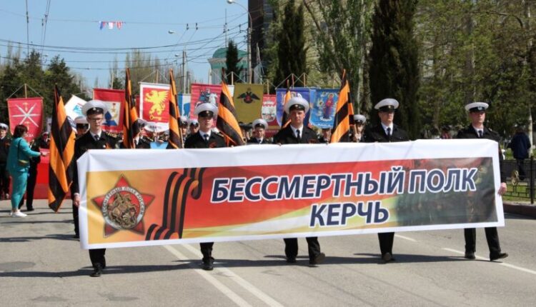 the-column-of-the-«immortal-regiment»-in-kerch-gathered-thousands-of-citizens