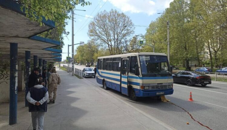 fatal-accident-in-simferopol:-a-regular-bus-hit-a-female-pedestrian-on-a-zebra