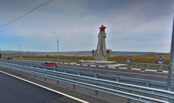 sevastopol-public-activists-ask-to-install-a-sign-on-the-tavrida-highway-stating-that-you-are-entering-sevastopol