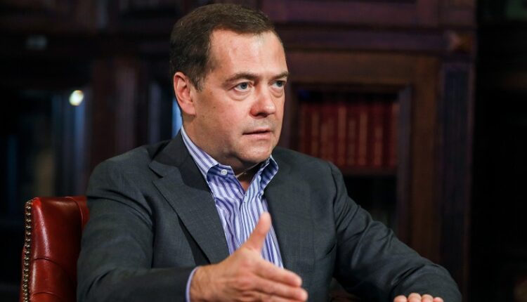 dmitry-medvedev:-the-threat-to-crimea-is-a-reason-to-start-a-full-fledged-war