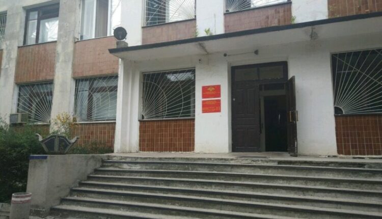 state-of-emergency-in-crimea:-an-unknown-person-tried-to-set-fire-to-the-building-of-the-military-registration-and-enlistment-office-in-simferopol