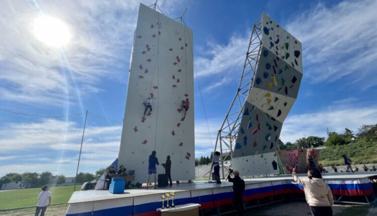 a-complex-of-climbing-walls-was-installed-in-yalta