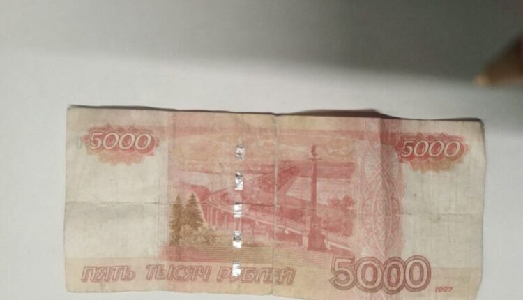 in-the-simferopol-region,-the-police-detained-a-group-of-people-suspected-of-selling-counterfeit-money