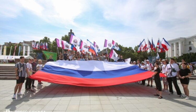 day-of-russia:-how-the-holiday-was-celebrated-at-the-crimean-federal-university-and-they-weren't-students.