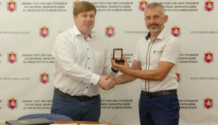 small-gold-medal-of-the-russian-geographical-society-was-awarded-to-speleologist-of-the-crimean-federal-university-gennady-samokhin