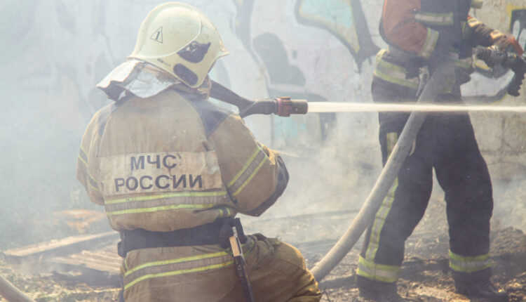 in-sevastopol,-a-fire-was-extinguished-for-almost-4-hours-—-an-unused-outbuilding-was-on-fire