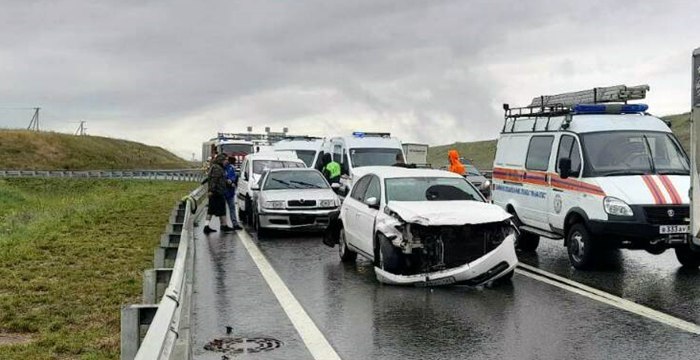 massive-accident-on-the-highway-«tavrida»:-five-cars-were-broken,-three-people-were-in-the-hospital