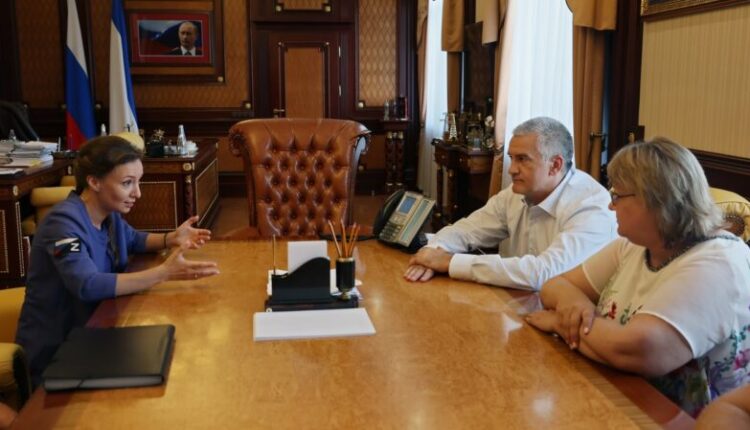 sergei-aksyonov-met-with-vice-speaker-of-the-state-duma-anna-kuznetsova.-discussed-assistance-to-donbass