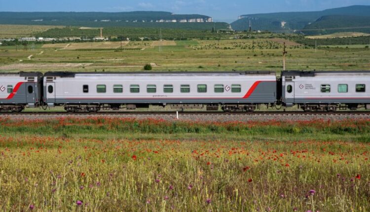 airplanes-do-not-fly-to-crimea,-tourists-travel-by-train.-roszheldor-notes-an-unprecedented-increase-in-passenger-traffic