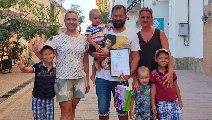 in-feodosia,-a-resident-of-tatarstan-was-awarded-who-saved-a-child
