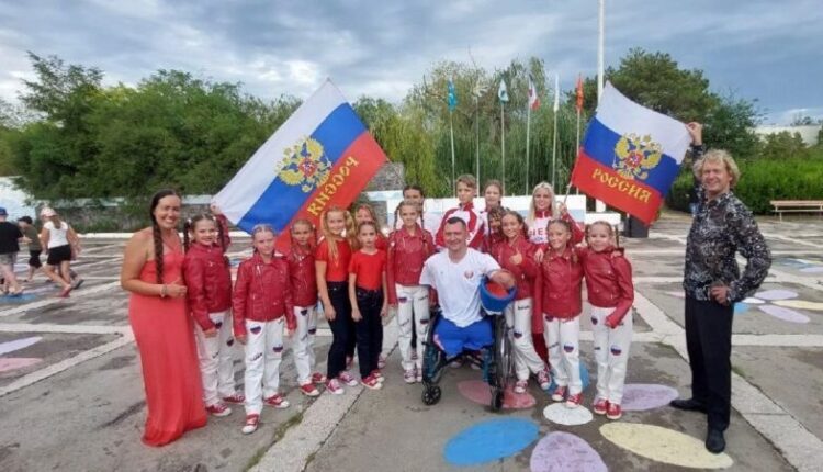 paralympic-athlete-aleksey-talai-met-with-the-guys-in-the-children's-health-center-«scarlet-sails»