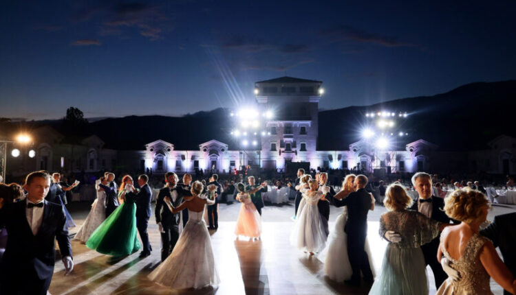 i-crimean-opera-ball-—-the-world-premiere-took-place-on-the-square-of-the-massandra-winery