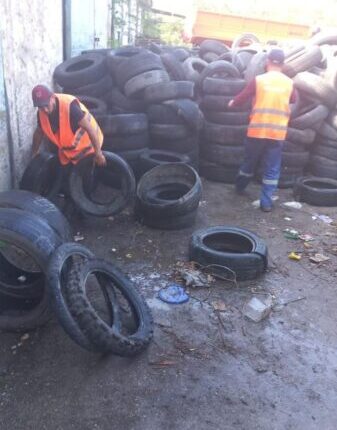 in-yalta-get-rid-of-environmentally-hazardous-waste-—-car-tires