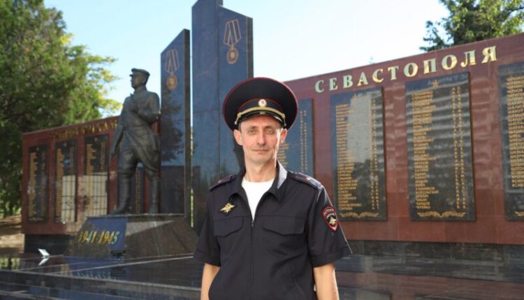 the-police-of-sevastopol-invites-residents-of-the-city-to-support-the-finalist-of-the-competition-«people's-district-policeman»-oleg-gomenko