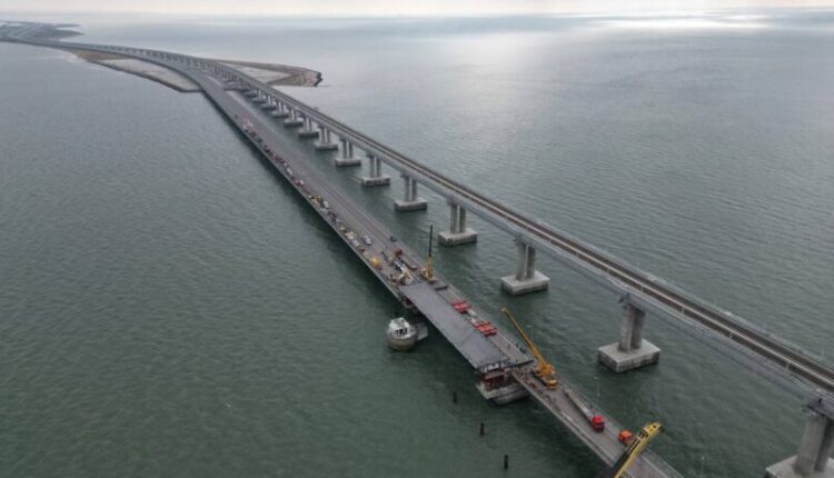 on-the-crimean-bridge,-the-sliding-of-the-span-was-completed.-car-traffic-reopened