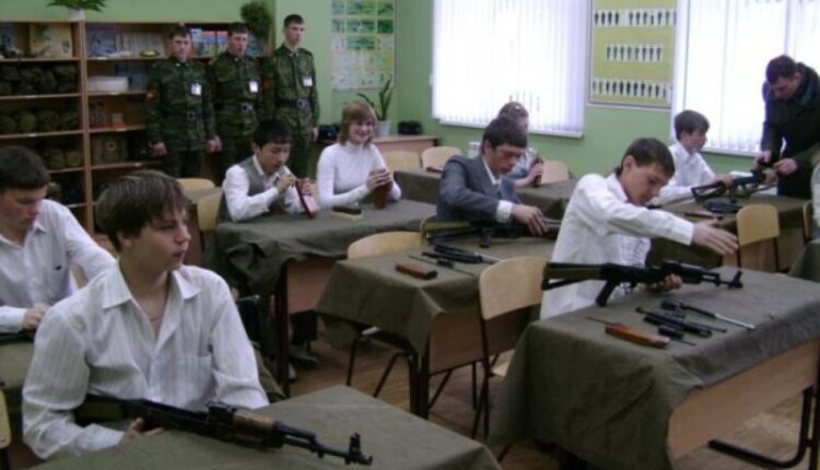 starting-from-the-new-academic-year,-the-nvp-course-will-appear-in-russian-schools-—-basic-military-training