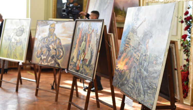 15-artists-from-new-regions-of-russia-presented-paintings-and-graphics-in-crimea