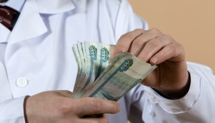 from-january-1,-medical-workers-in-crimea-will-receive-an-additional-payment.-who-and-how-much