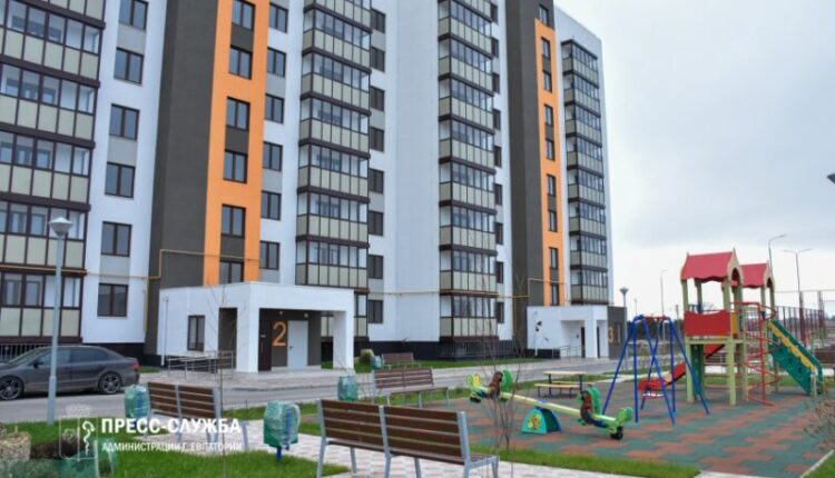 a-new-residential-building-has-been-commissioned-in-evpatoria.-who-will-get-the-keys-to-108-apartments