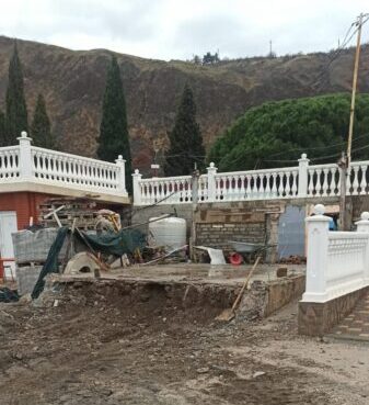 illegal-—-demolished.-in-alushta,-a-businessman-lost-a-trading-pavilion