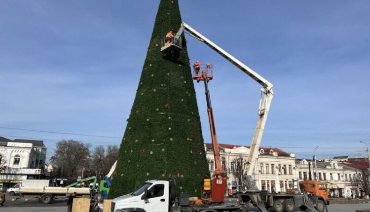 lights-on-the-main-crimean-christmas-tree-in-simferopol-will-be-lit-on-december-19