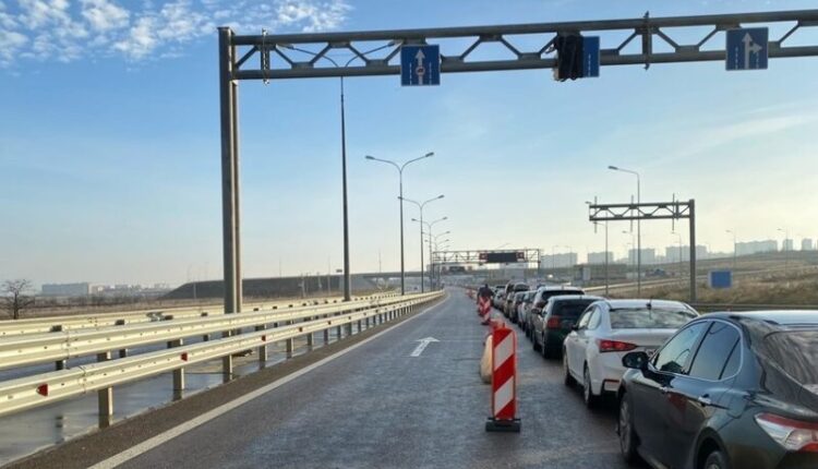 the-crimean-bridge-operates-as-usual-on-all-holidays