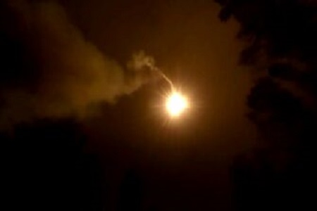 a-video-of-supposedly-nighttime-air-defense-operation-in-crimea-is-“accelerated”-on-the-web.-no-official-confirmation