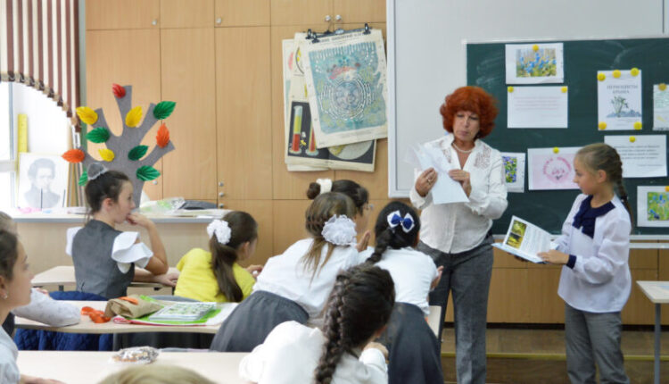 the-head-of-the-crimea-—-about-the-work-of-teachers-and-declared-in-russia-the-year-of-the-teacher-and-mentor
