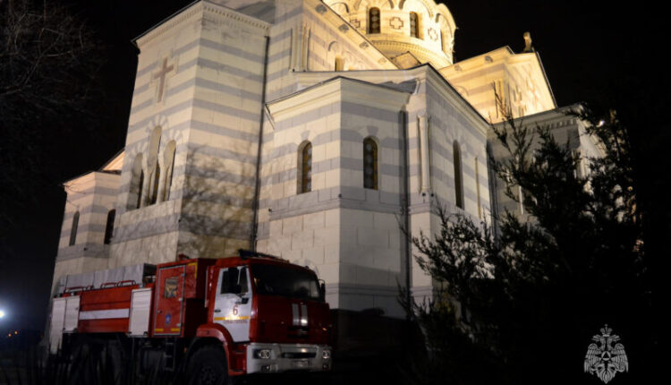 employees-of-the-ministry-of-emergency-situations-of-russia-ensured-fire-safety-in-orthodox-churches-in-sevastopol