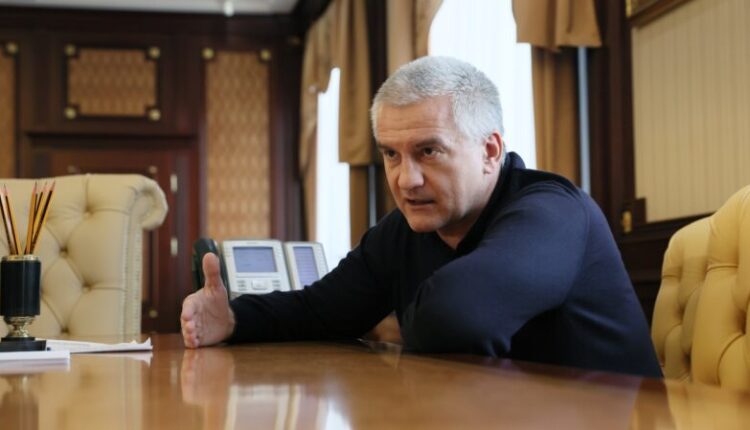 head-of-crimea-sergey-aksyonov-to-his-subordinates:-“sitting-in-the-office-you-can’t-solve-a-single-issue”