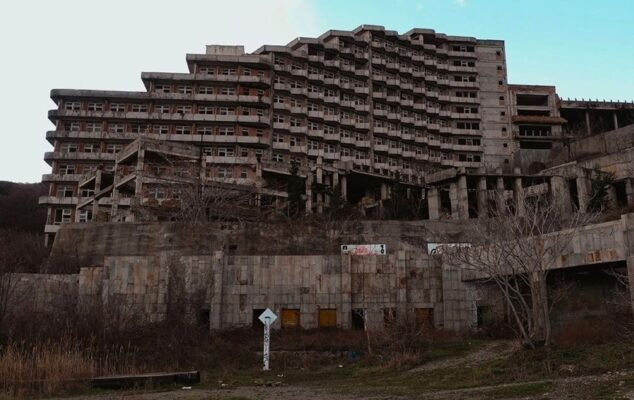 in-crimea,-a-gigantic-unfinished-boarding-house-“cote-d'azur”-was-put-up-for-auction.-price-–-only-881-million-rubles