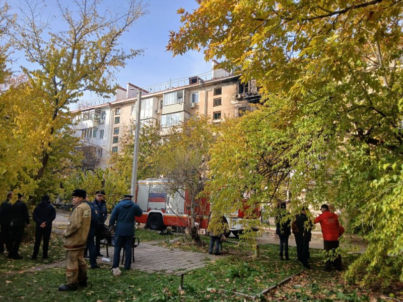 in-sevastopol,-a-large-fire-was-extinguished-in-a-residential-building.-eight-apartments-were-damaged-—-residents-will-be-helped