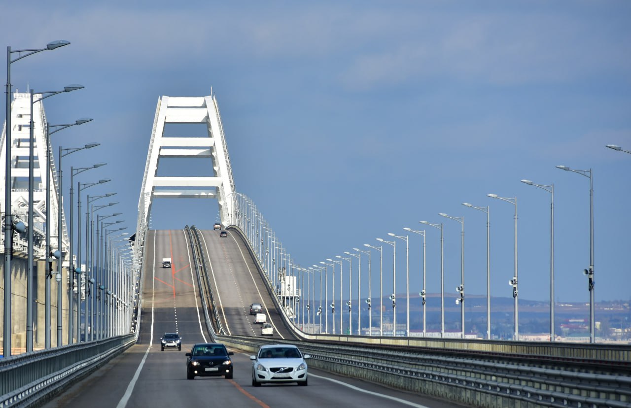 long-range-missiles-from-the-ukrainian-armed-forces?-the-president-of-russia-instructed-to-ensure-the-safety-of-the-crimean-bridge