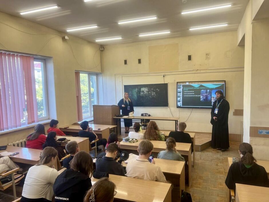 550-students-are-trained-in-courage-for-work-in-the-summer-in-children's-camps-in-crimea