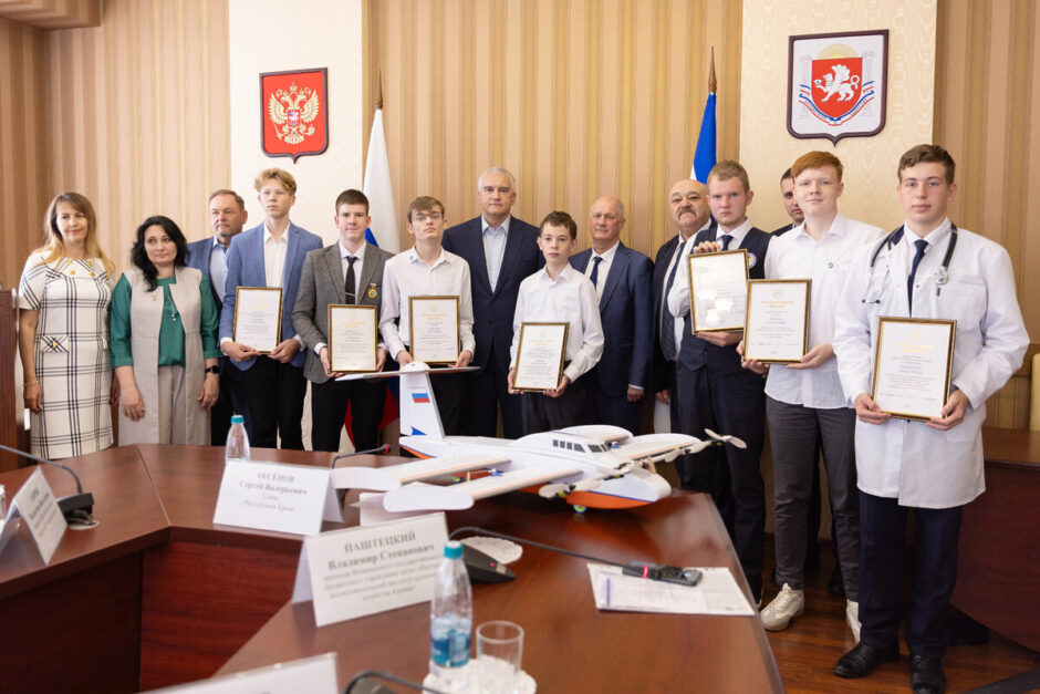 sergey-aksyonov:-young-inventors-of-crimea-need-to-assist-to-adapt-their-developments