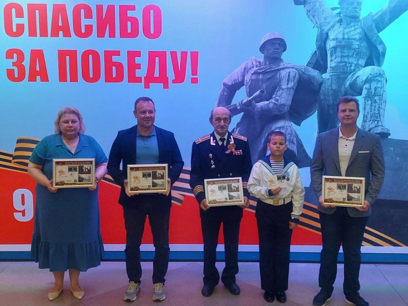 in-sevastopol,-they-paid-off-the-postage-brand-in-honor-of-the-80th-anniversary-of-the-victory